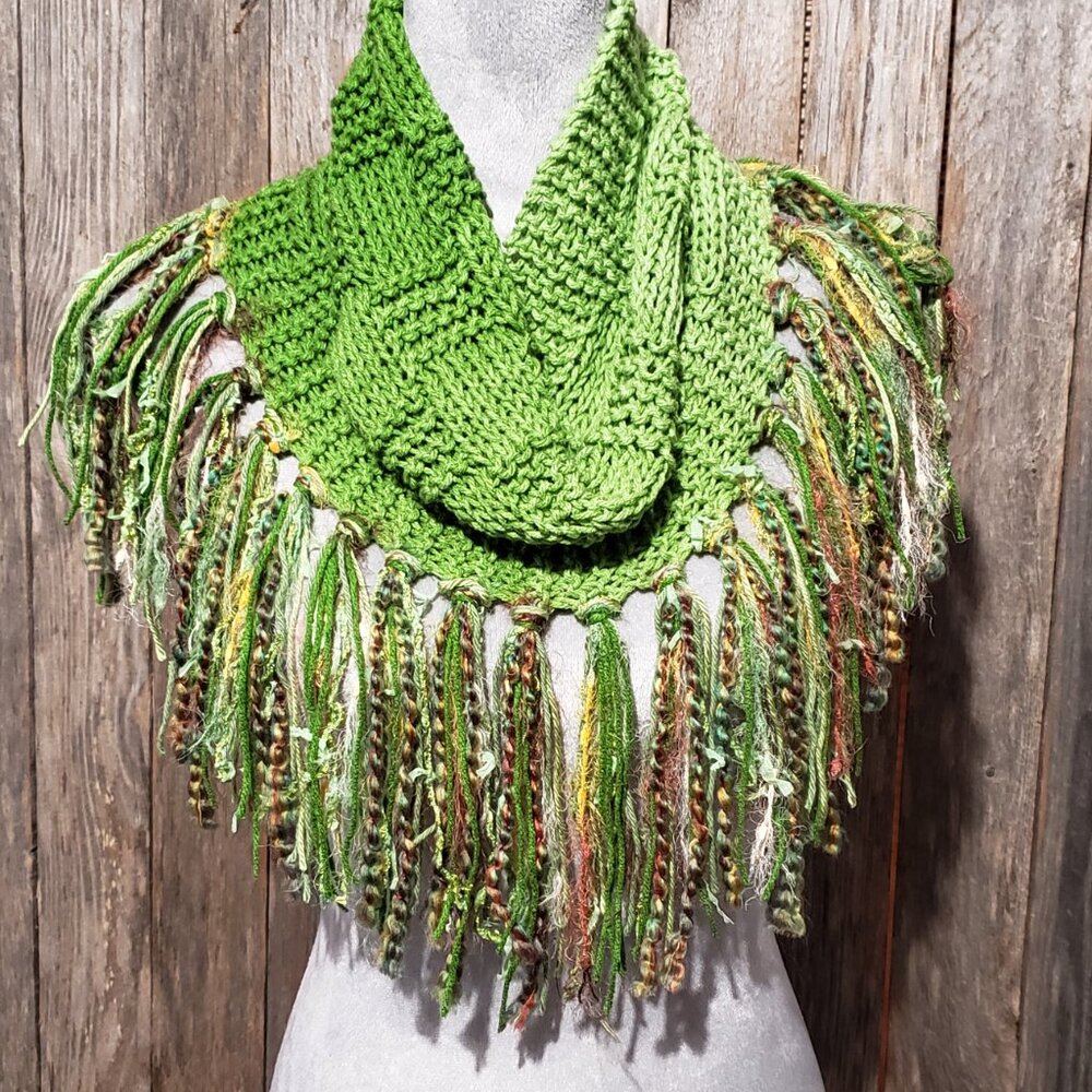 NEW Hand Knitted Green Ombre Infinity Boho Cowl‎ Scarf Fringe Knit Cottagecore - Picture 6 of 7